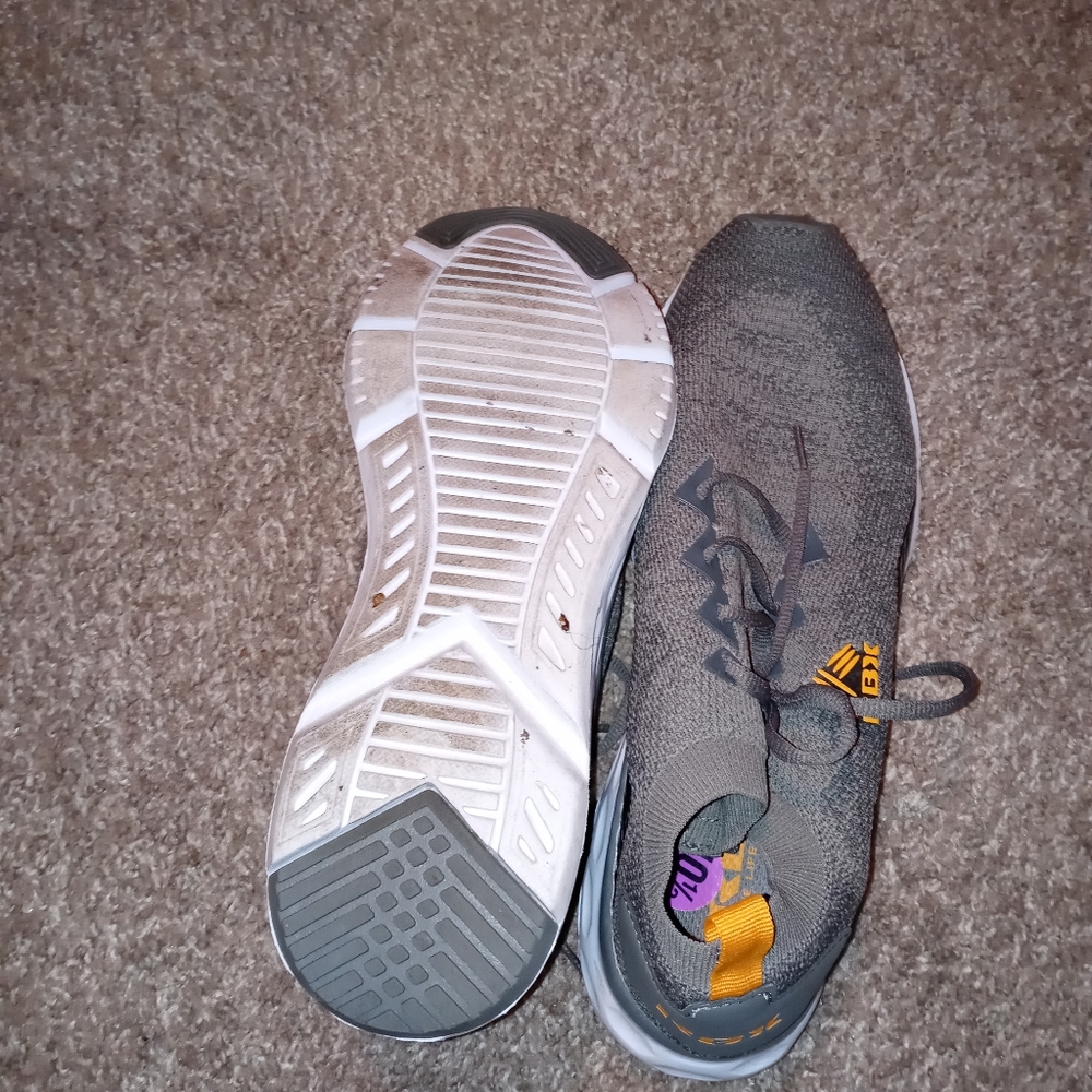 Reeboks - Picture 3 of 3
